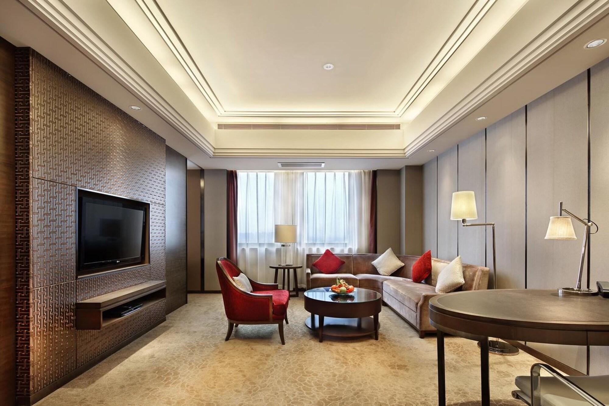 Hotel The Qube Xinqiao 5*
