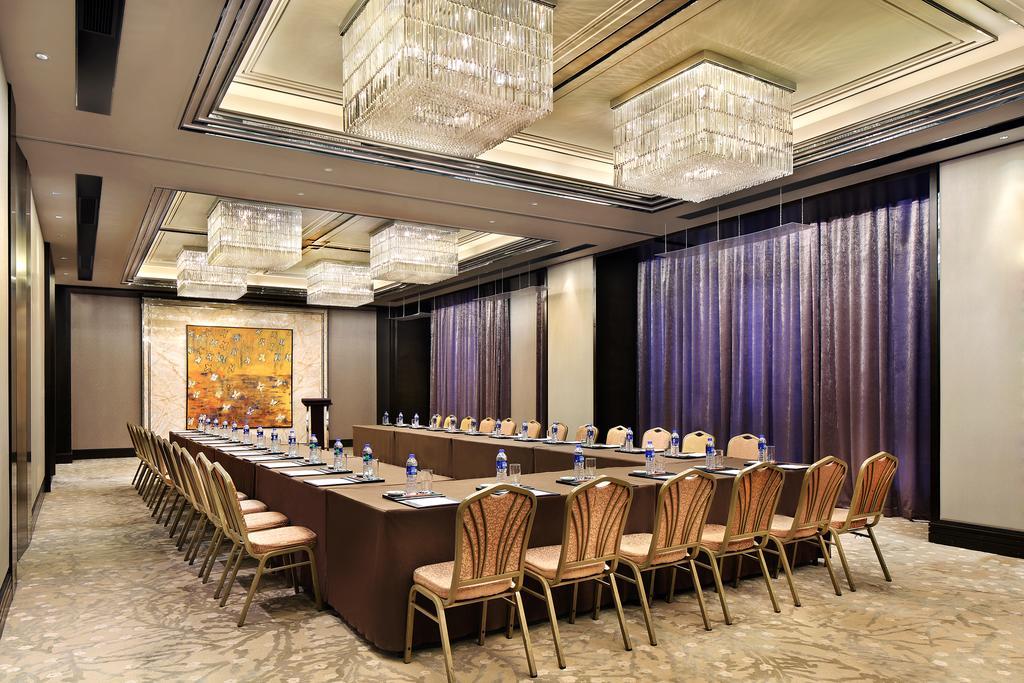 Hotel The Qube Xinqiao 5*